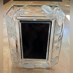 Mikasa Vintage Elegant Clear Floral Leaf Crystal Glass 5x7 Picture Photo Frame
